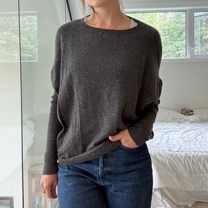 Vince 100% cashmere Charcoal Gray batwing Crew Neck Sweater small